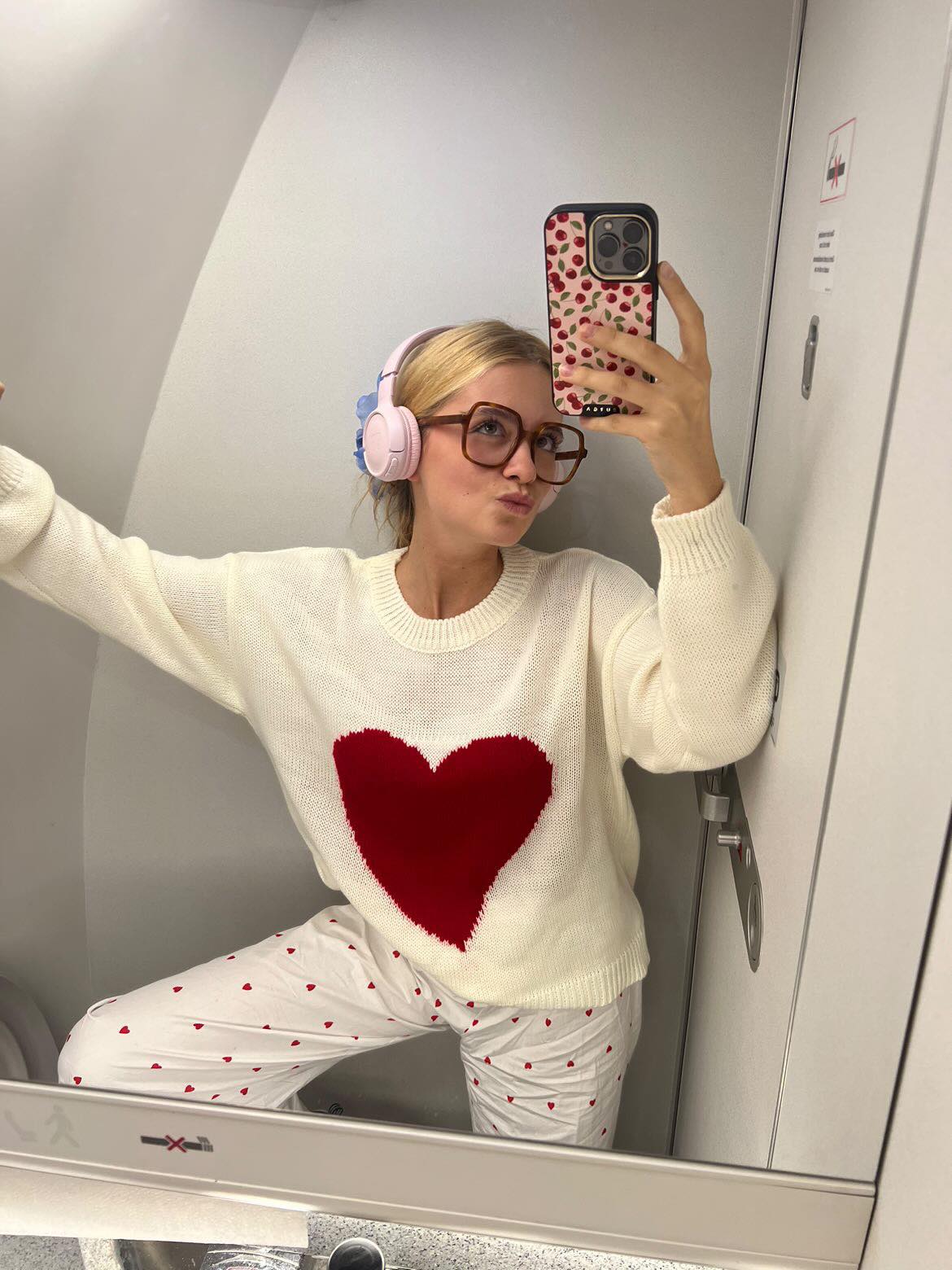 Red heart knit - White