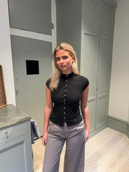 Leonie t-shirt with buttons - Black