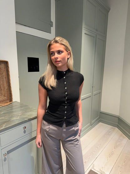 Leonie t-shirt with buttons - Black