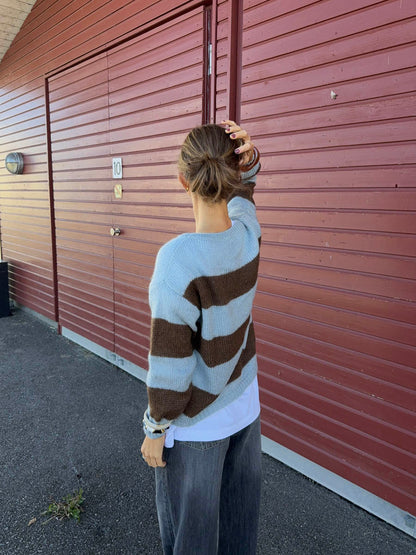 Trish knit sweater with stripes – Light blue and brown