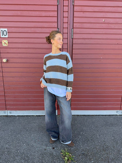 Trish knit sweater with stripes – Light blue and brown
