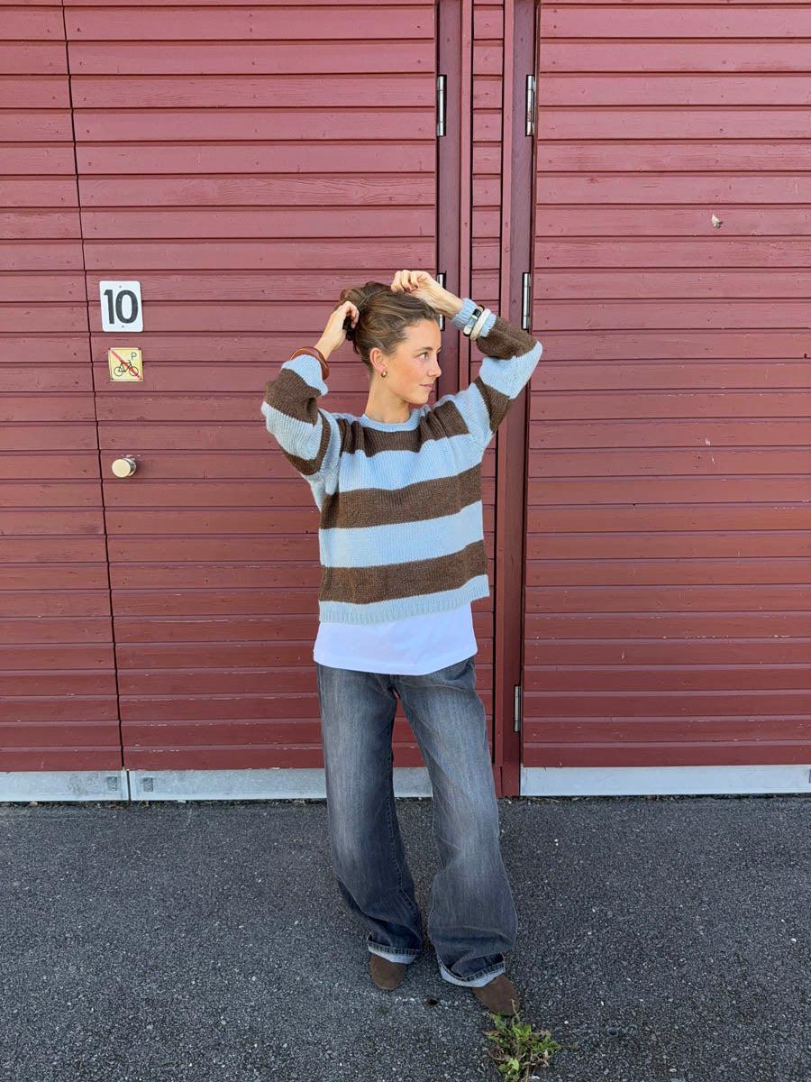 Trish knit sweater with stripes – Light blue and brown