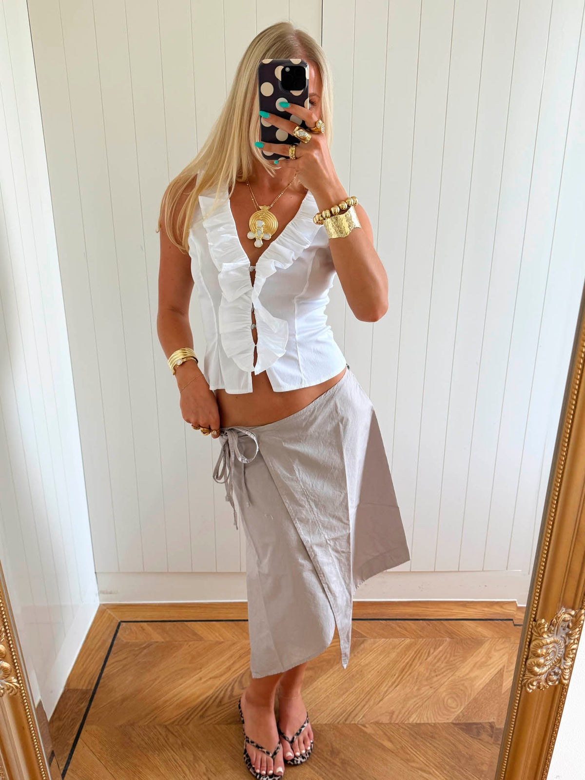 Scandivv top with big ruffles - White